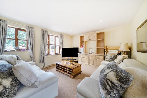 2 bedroom terraced house to rent, Foxhills Mews, Longcross Road, Longcross, KT16