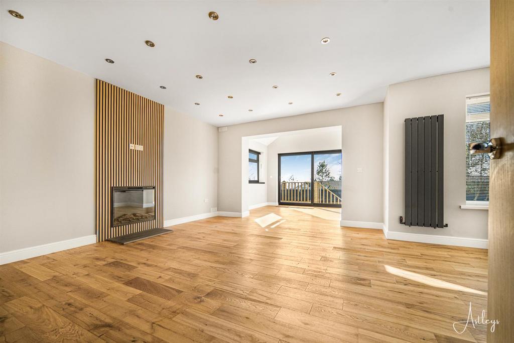 Lounge/Dining Room