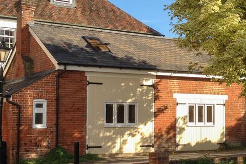 2 bedroom semi-detached house to rent, Buttercross Lane, Epping CM16