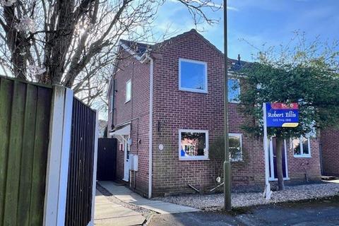 3 bedroom semi-detached house to rent, Farm Close, Long Eaton, NG10 1PL