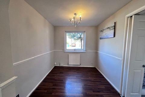 3 bedroom semi-detached house to rent, Farm Close, Long Eaton, NG10 1PL