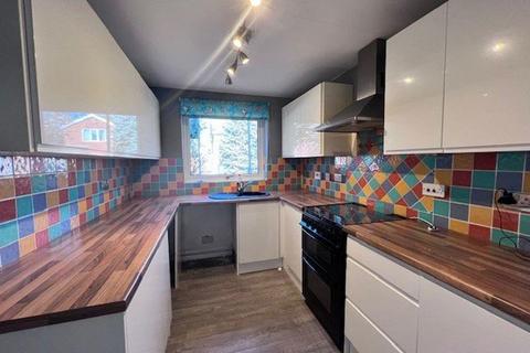 3 bedroom semi-detached house to rent, Farm Close, Long Eaton, NG10 1PL