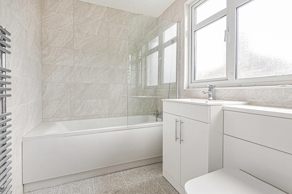 7 Family bathroom