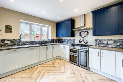 4 Wallace Close, Fairlands, Guildford, GU3 3NP