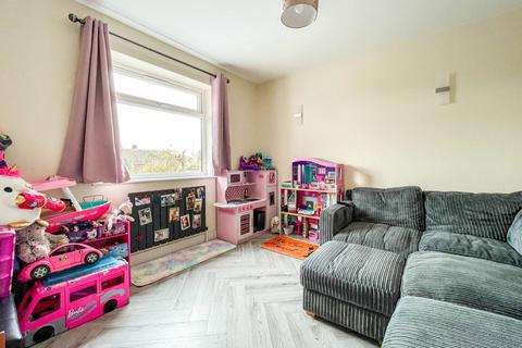 4 Wallace Close, Fairlands, Guildford, GU3 3NP