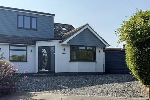 4 Wallace Close, Fairlands, Guildford, GU3 3NP