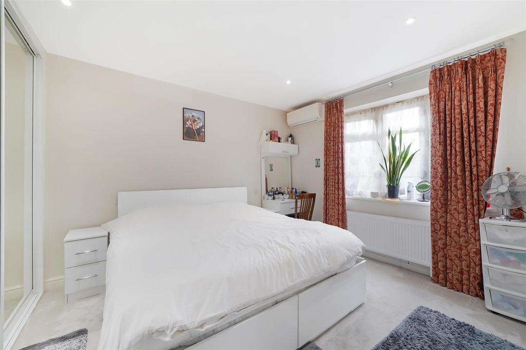 Bedroom 1 (En-suite)