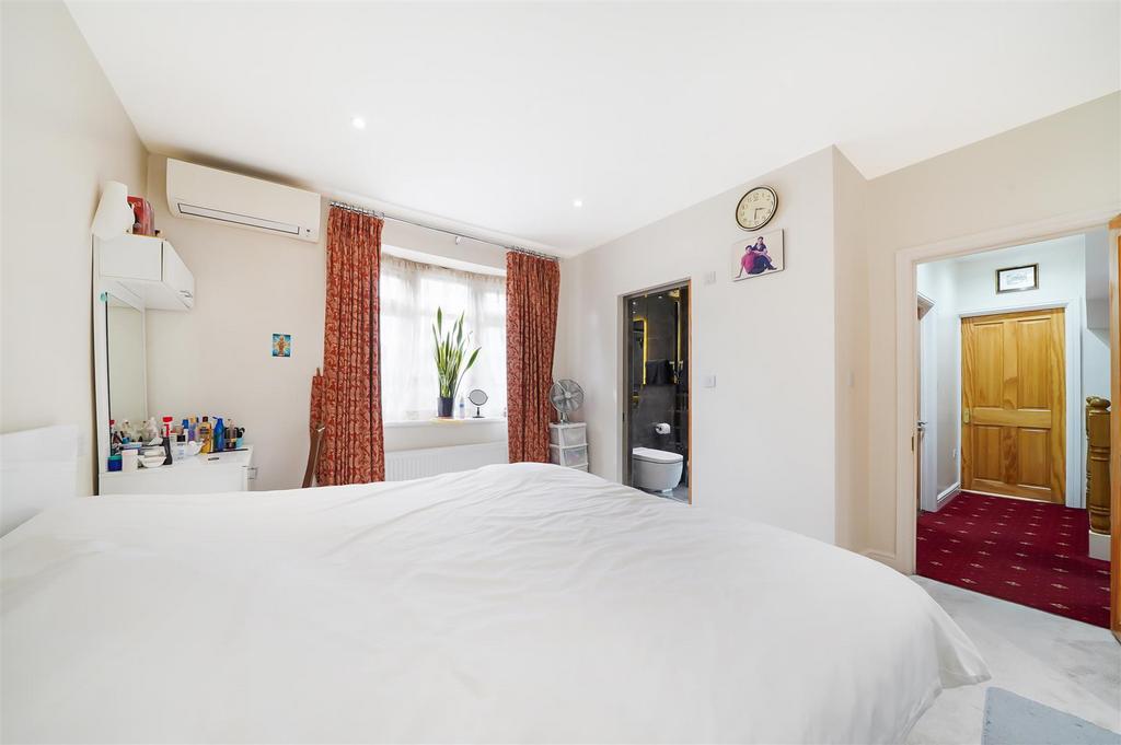Bedroom 1 (En-suite).