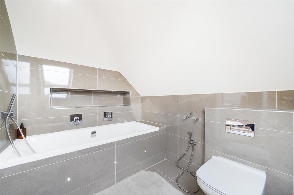 Bedroom 5 (En-suite)