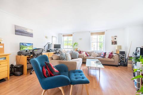 3 bedroom flat for sale, Falmouth Road, Borough, London, SE1