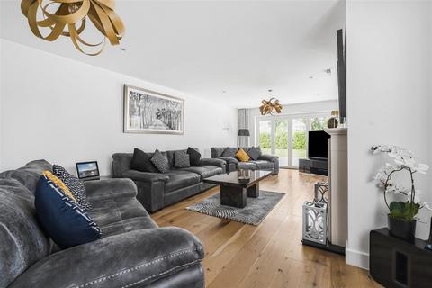 undefined, King Edward Mews, Newport CB11