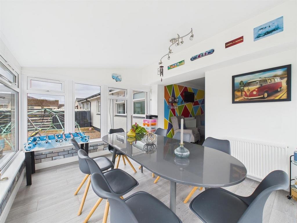 Sunroom/dining room