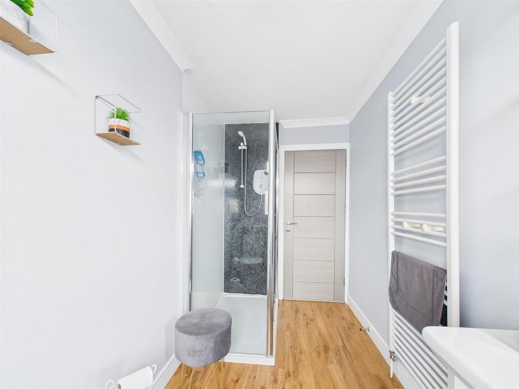 Apartment shower room