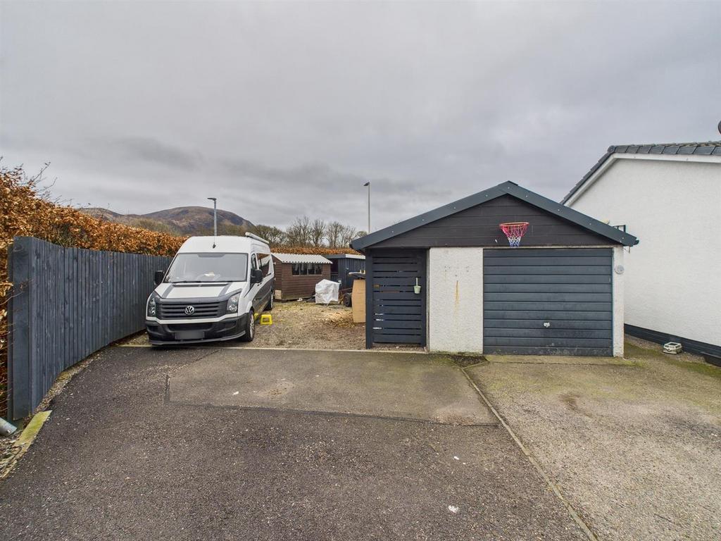 GARAGE &amp; PARKING