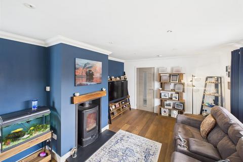 1 Mossfield Drive, Lochyside, Fort William, PH33 7PE