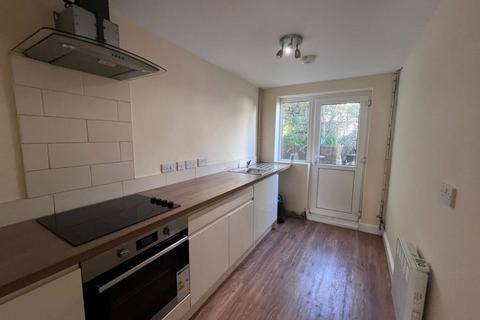 2 bedroom terraced house to rent, 27 Clifton Hill Mount Pleasant Swansea