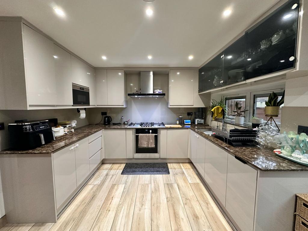 Three bedroom Terraced House
