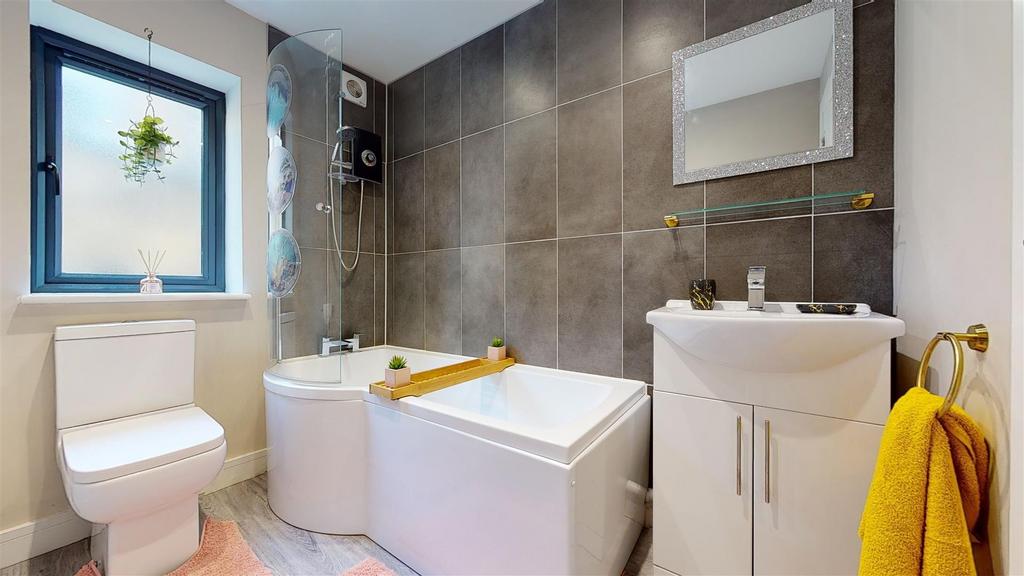 Bathroom 2.jpg