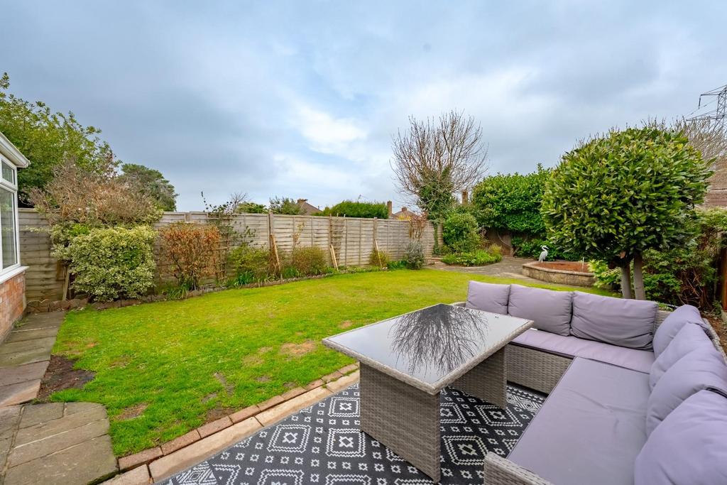 6 Graitney Close Cleeve exterior -2.jpg