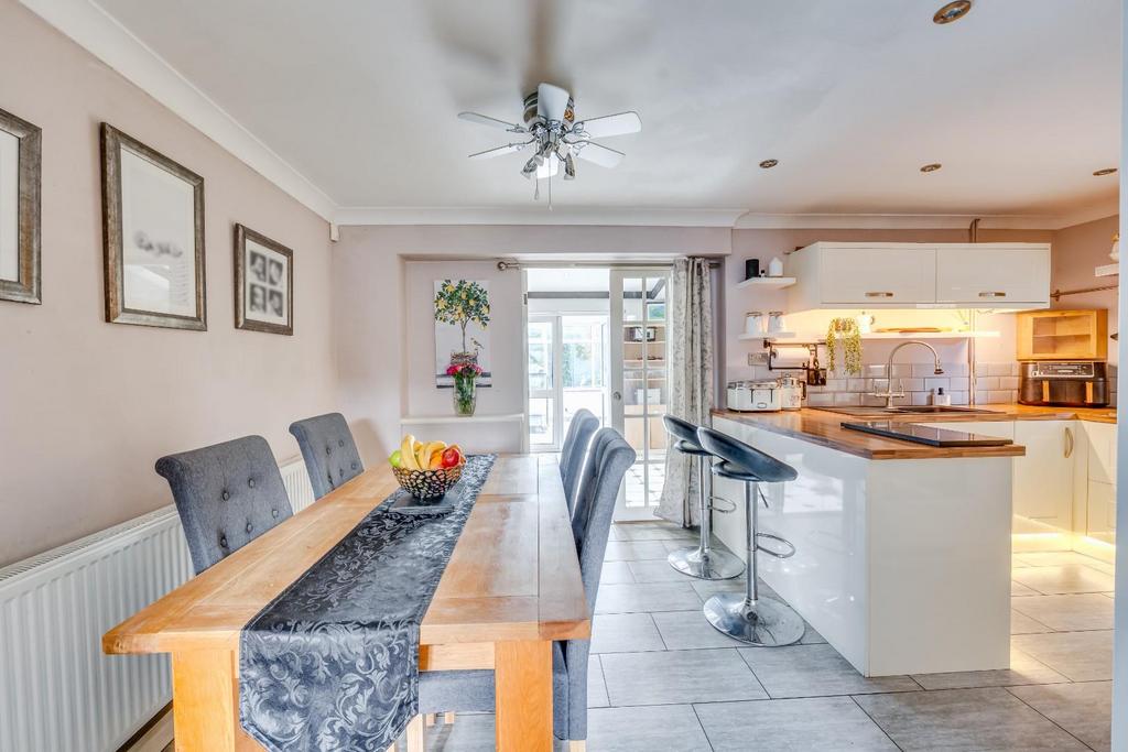 6 Graitney Close Cleeve-19.jpg