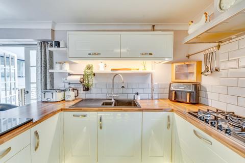 6 Graitney Close, Cleeve, Bristol, BS49 4NJ