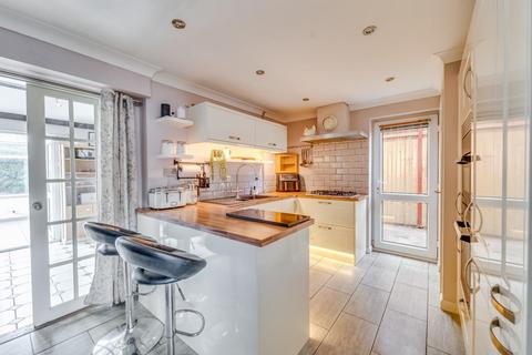 6 Graitney Close, Cleeve, Bristol, BS49 4NJ