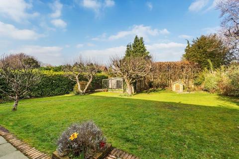 20 Barrett Road, Fetcham, Leatherhead, KT22 9HL