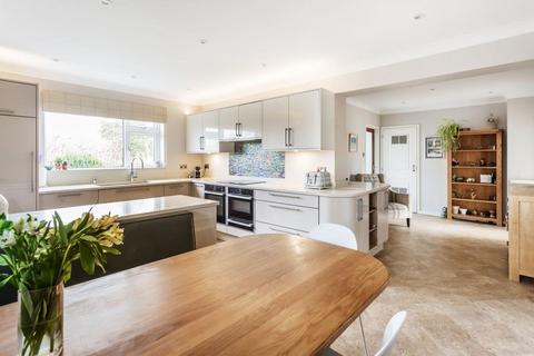 20 Barrett Road, Fetcham, Leatherhead, KT22 9HL