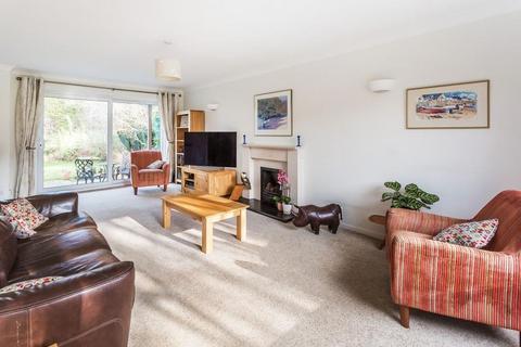 20 Barrett Road, Fetcham, Leatherhead, KT22 9HL