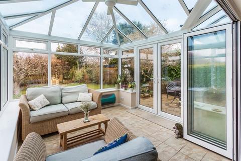 20 Barrett Road, Fetcham, Leatherhead, KT22 9HL
