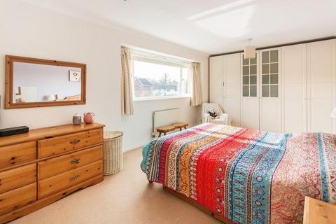 20 Barrett Road, Fetcham, Leatherhead, KT22 9HL