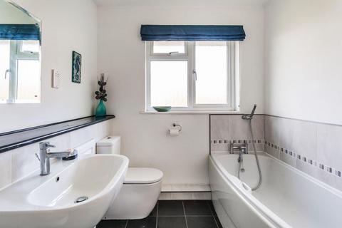 20 Barrett Road, Fetcham, Leatherhead, KT22 9HL