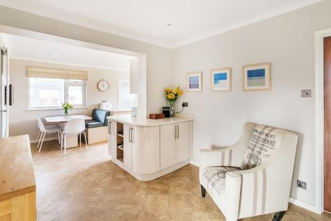20 Barrett Road, Fetcham, Leatherhead, KT22 9HL