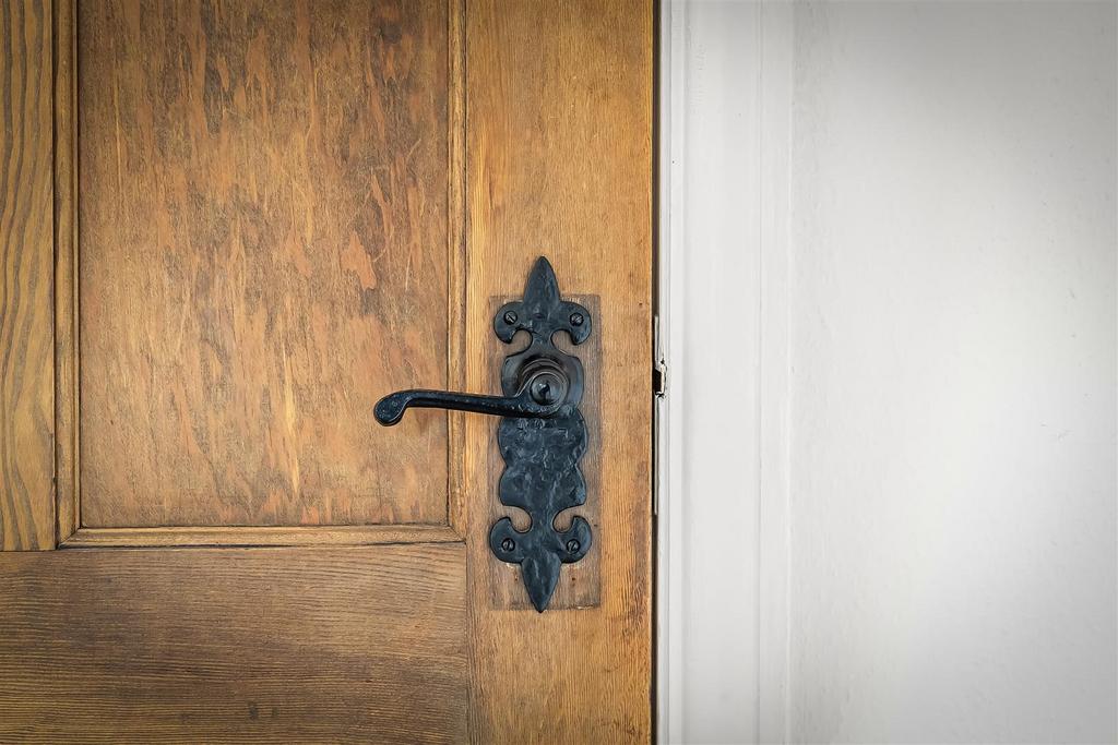Burstow-Flat-4.jpg