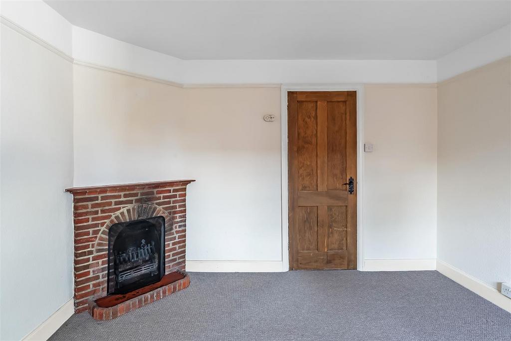 Burstow-Flat-2.jpg