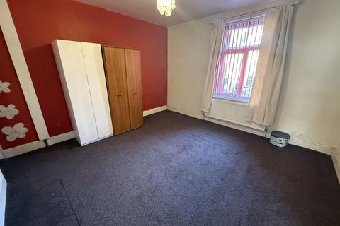 3 bedroom terraced house to rent, Fitzroy Road, Bradford, West Yorkshire, BD39PD