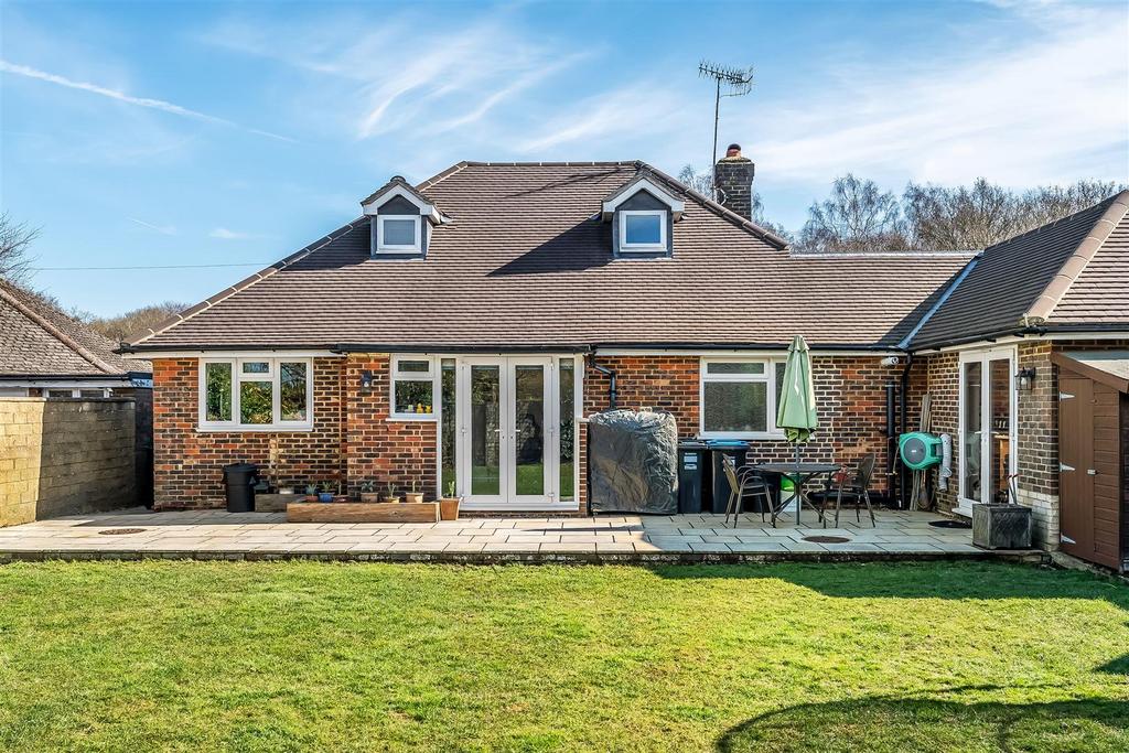 50-Stoneleigh-Road-17.jpg