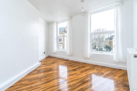 4 bedroom maisonette to rent, Downs Road, Lower Clapton, Hackney, E5