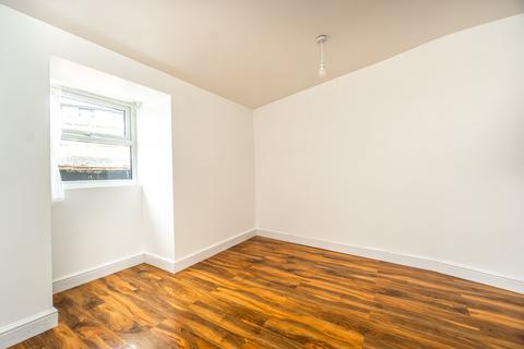 4 bedroom maisonette to rent, Downs Road, Lower Clapton, Hackney, E5