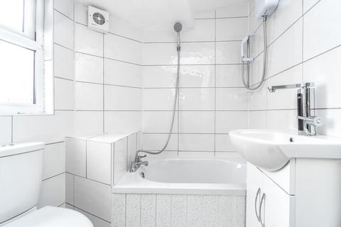4 bedroom maisonette to rent, Downs Road, Lower Clapton, Hackney, E5