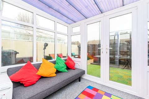 61 Ifield Way, Gravesend, DA12 5UA