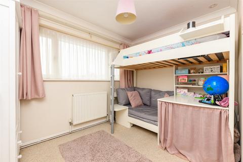61 Ifield Way, Gravesend, DA12 5UA