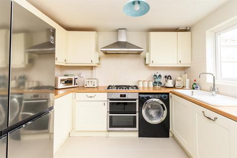 61 Ifield Way, Gravesend, DA12 5UA