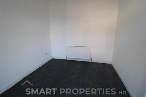 4 bedroom terraced house to rent, Manor Street, Huddersfield HD4