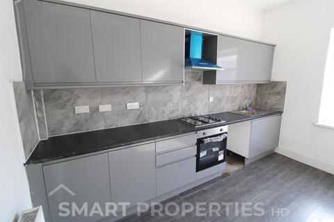4 bedroom terraced house to rent, Manor Street, Huddersfield HD4