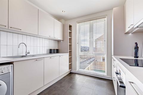 4 bedroom townhouse to rent, Park Crescent, Matlock DE4