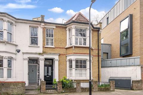 2 bedroom maisonette to rent, St. Thomas's Square, London E9