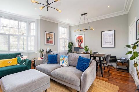 2 bedroom maisonette to rent, St. Thomas's Square, London E9