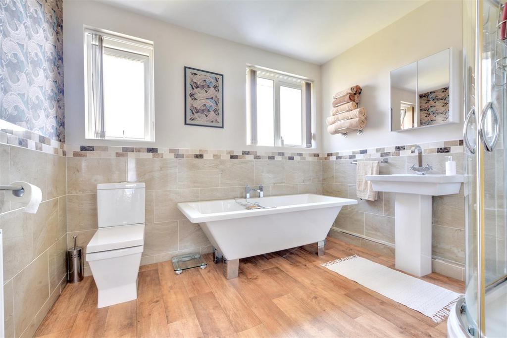 Bathroom 1.jpeg