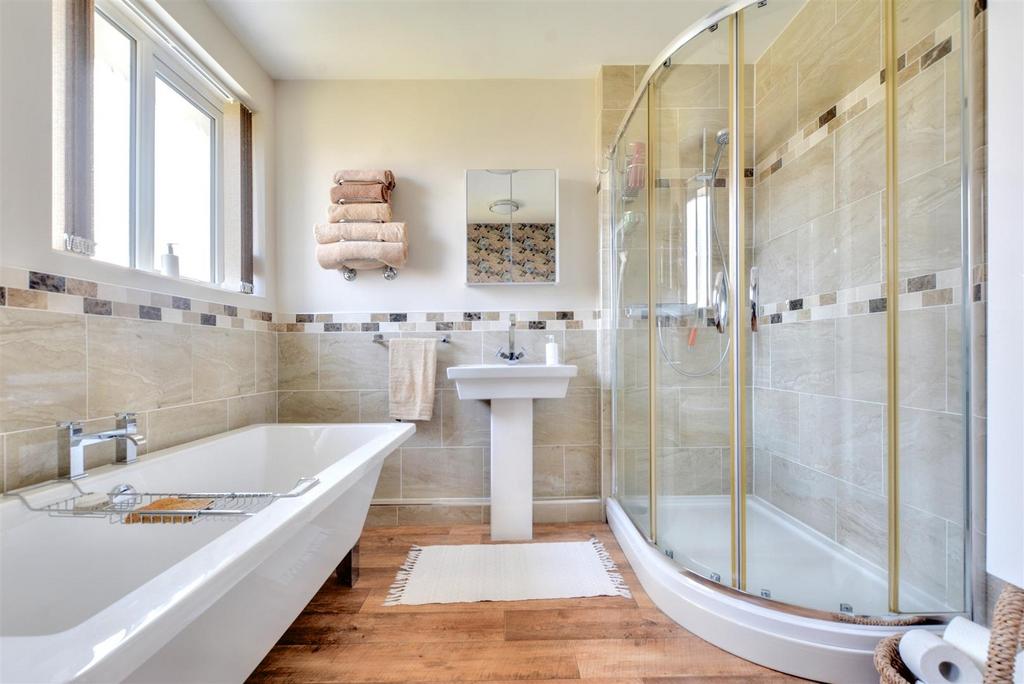 Bathroom 2.jpeg